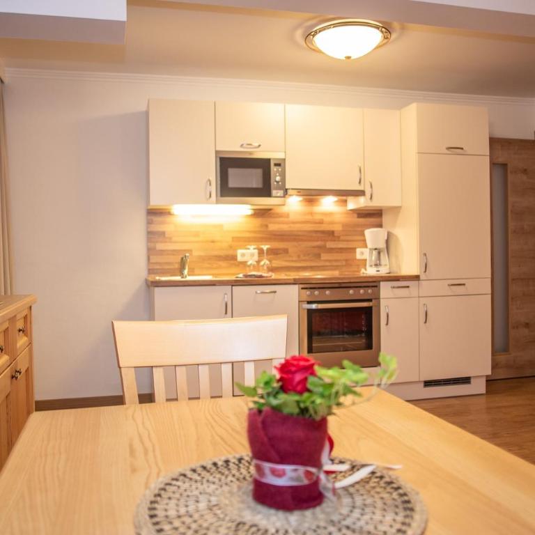Appartement-Gästehaus Ursula - Apartment mit 1 Schlafzimmer und Balkon - 3