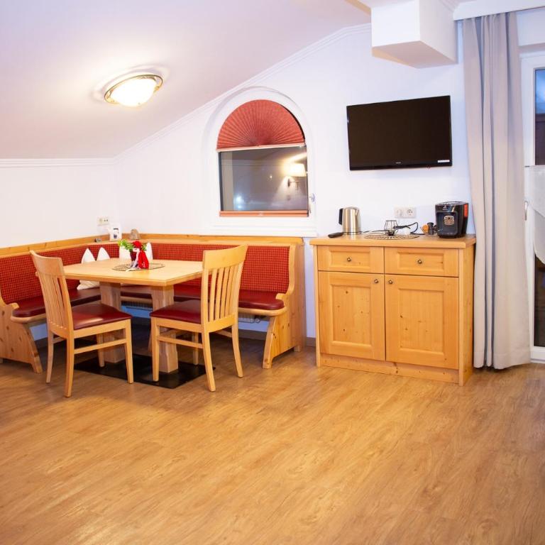 Appartement-Gästehaus Ursula - Apartment mit 1 Schlafzimmer und Balkon - 6