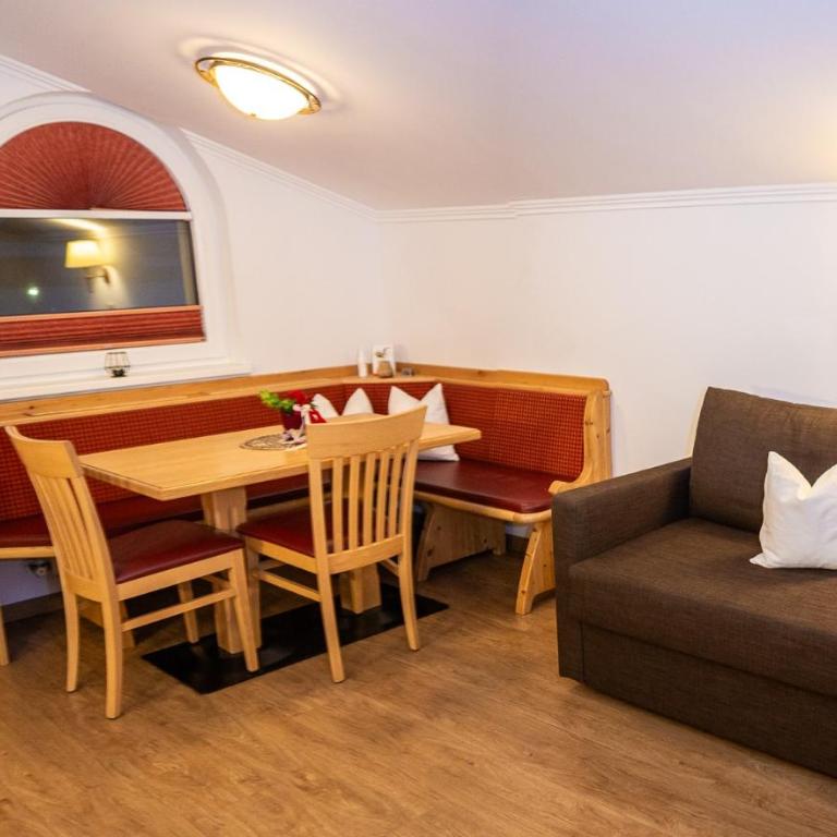 Appartement-Gästehaus Ursula - Apartment mit 1 Schlafzimmer und Balkon - 3