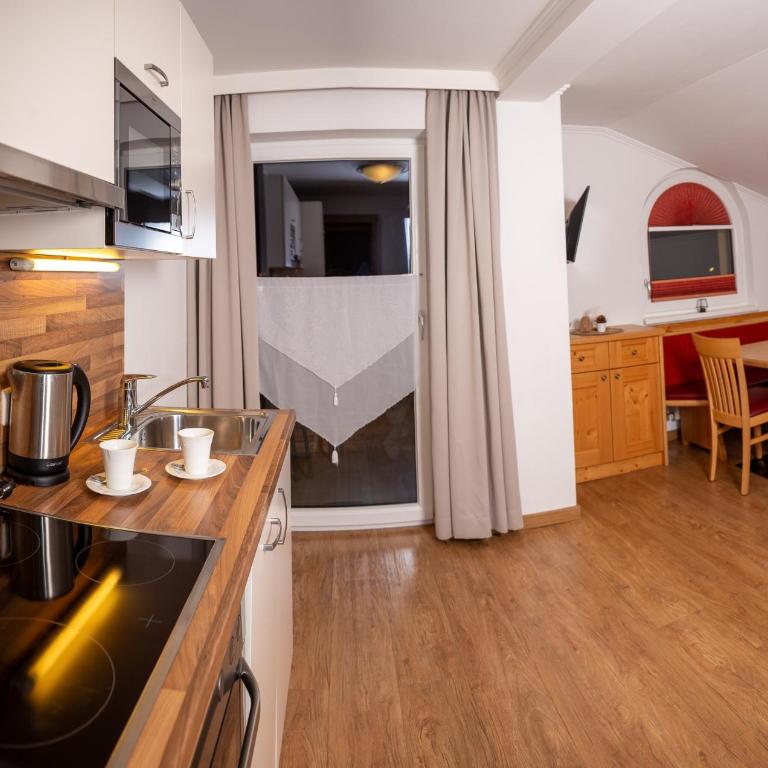 Appartement-Gästehaus Ursula - Apartment mit 1 Schlafzimmer und Balkon - 6