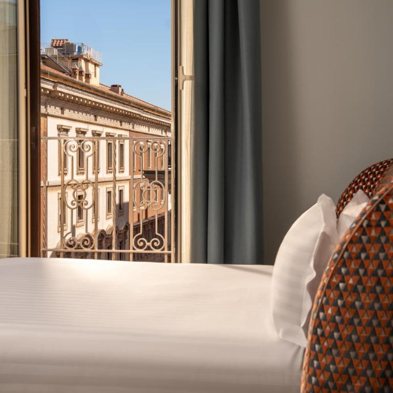 Cloud 7 Roma Hotel - Deluxe Double Room with Balcony - 8