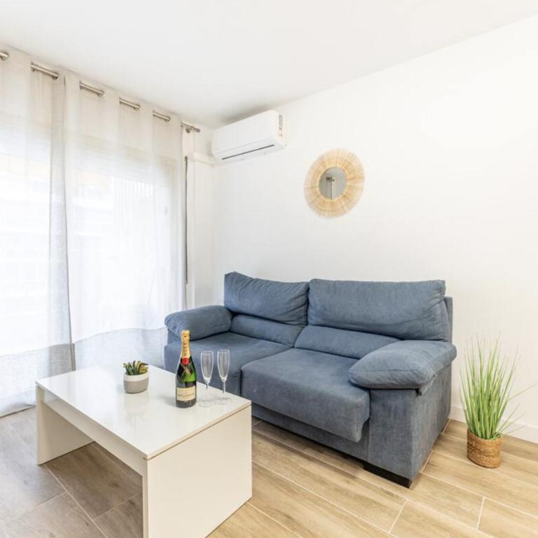 Salou Moderno Cozy 5pax Wifi AA Parking - Two-Bedroom Apartment with Terrace - 4