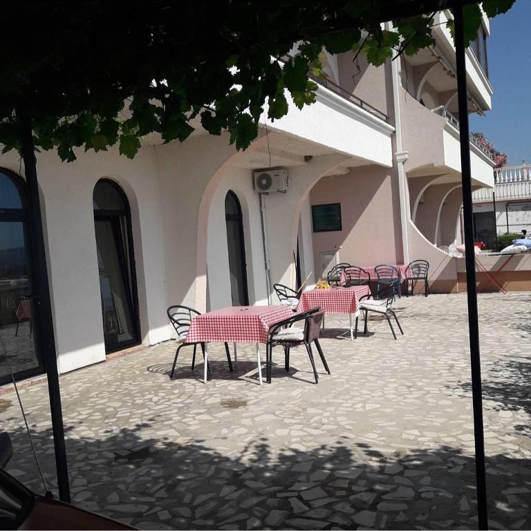 Apartments Plaza - Queen Room with Two Queen Beds - Disability Access - 21