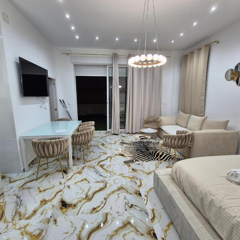 Downtown Apartments - Penthouse Apartment - 5