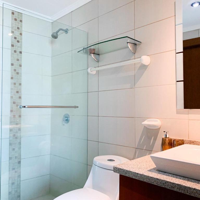 Suite con Jacuzzi y GYM en Puerto Santa Ana - One-Bedroom Apartment with River View - 18