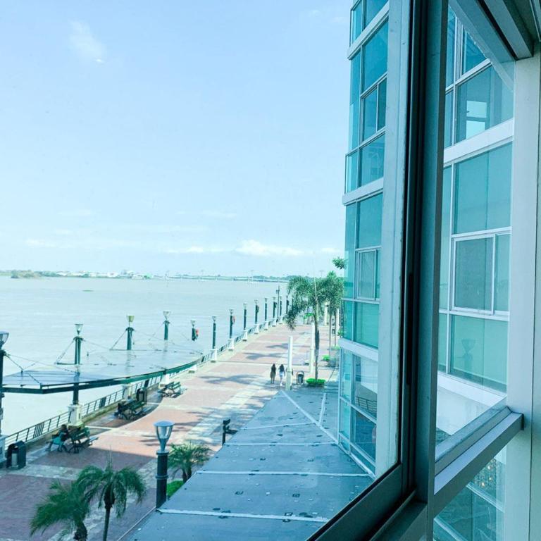 Suite con Jacuzzi y GYM en Puerto Santa Ana - One-Bedroom Apartment with River View - 15