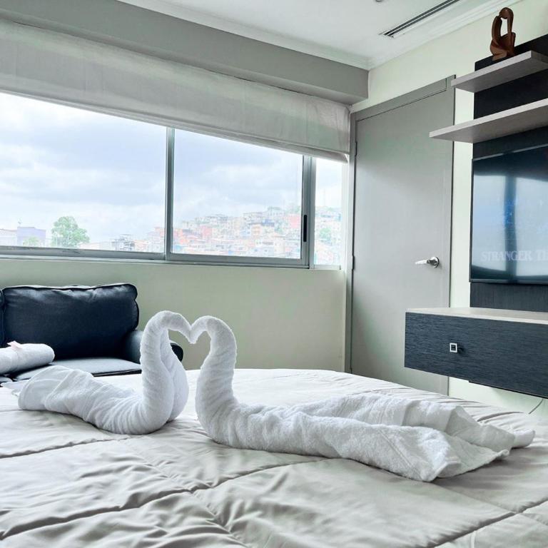 Suite con Jacuzzi y GYM en Puerto Santa Ana - Suite with City View - 10