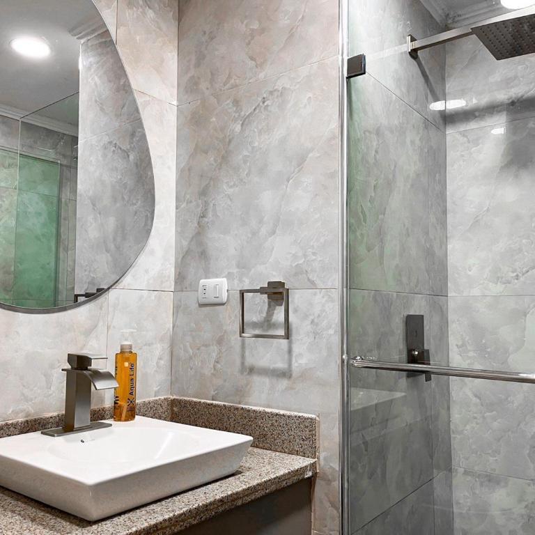 Suite con Jacuzzi y GYM en Puerto Santa Ana - Suite with City View - 5