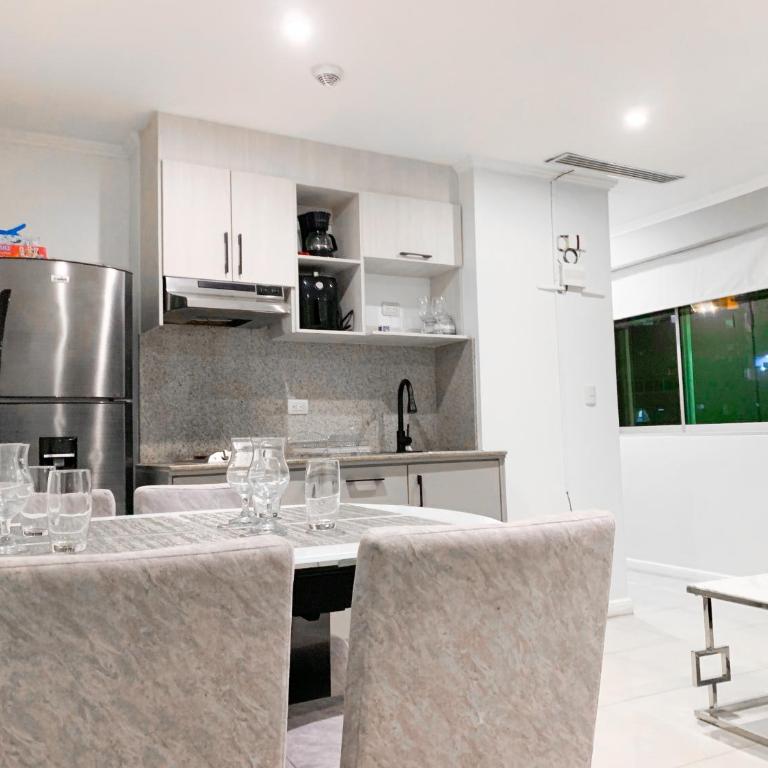 Suite con Jacuzzi y GYM en Puerto Santa Ana - Suite with City View - 27
