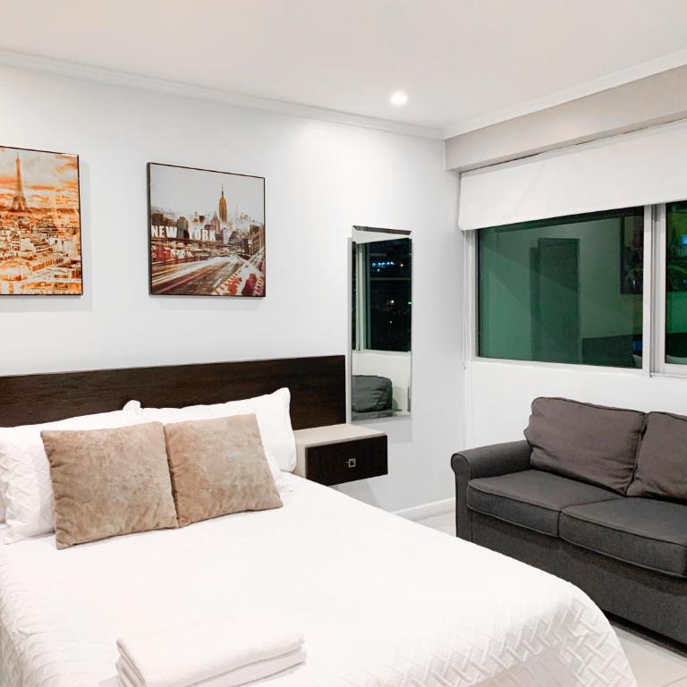 Suite con Jacuzzi y GYM en Puerto Santa Ana - Suite with City View - 1
