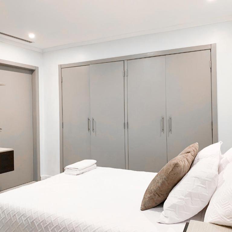 Suite con Jacuzzi y GYM en Puerto Santa Ana - Suite with City View - 12