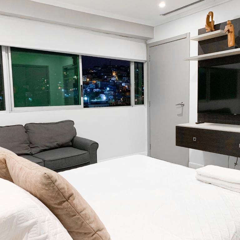 Suite con Jacuzzi y GYM en Puerto Santa Ana - Suite with City View - 3