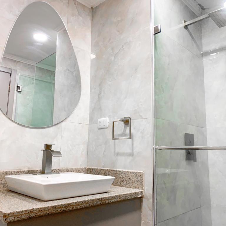 Suite con Jacuzzi y GYM en Puerto Santa Ana - Suite with City View - 20