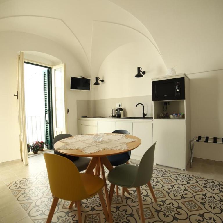 Suite centro storico - Appartamento con 2 Camere da Letto - 1