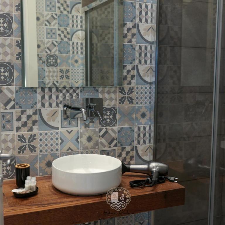 Palazzo Giudecca - Camera Matrimoniale con Bagno Privato - 7