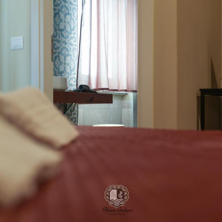 Palazzo Giudecca - Camera Matrimoniale con Letto Supplementare - 13
