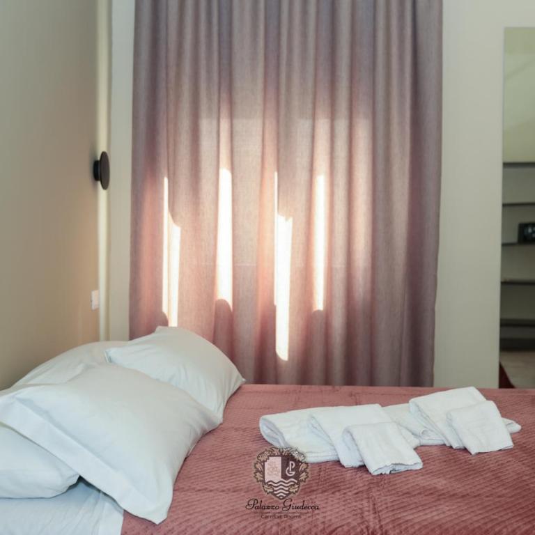 Palazzo Giudecca - Camera Matrimoniale con Letto Supplementare - 9