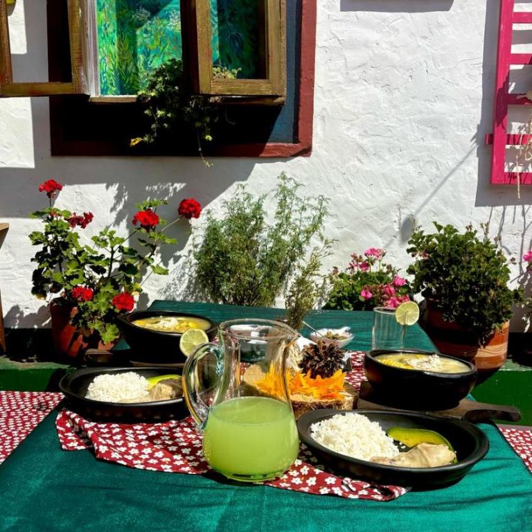 Hotel Las Tres Viejas - Quadruple Room with Private Bathroom - 2