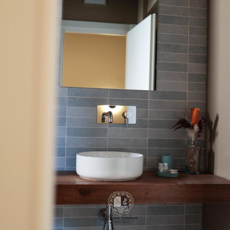 Palazzo Giudecca - Camera Matrimoniale con Bagno Privato - 9