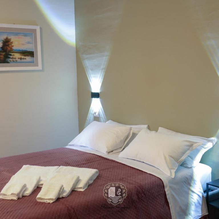 Palazzo Giudecca - Camera Matrimoniale con Letto Supplementare - 1