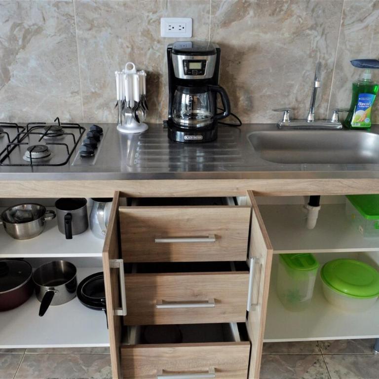 Apto 301 - Remodelado, iluminado y buena vista - Casa Orquídeas - Two-Bedroom Apartment - 4