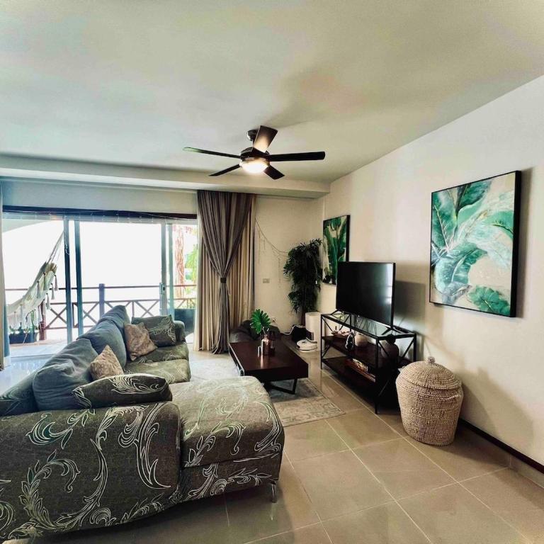 Quiet 3 bedrooms, 2 swimming pools, 5th Avenue, the sea is nearby! - Three-Bedroom Apartment - 1