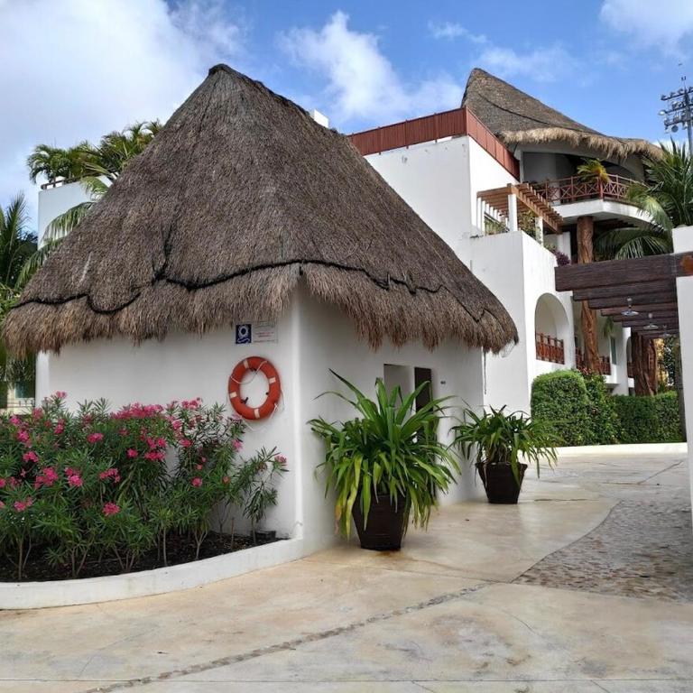 Quiet 3 bedrooms, 2 swimming pools, 5th Avenue, the sea is nearby! - Three-Bedroom Apartment - 6
