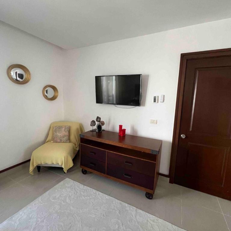 Quiet 3 bedrooms, 2 swimming pools, 5th Avenue, the sea is nearby! - Three-Bedroom Apartment - 9