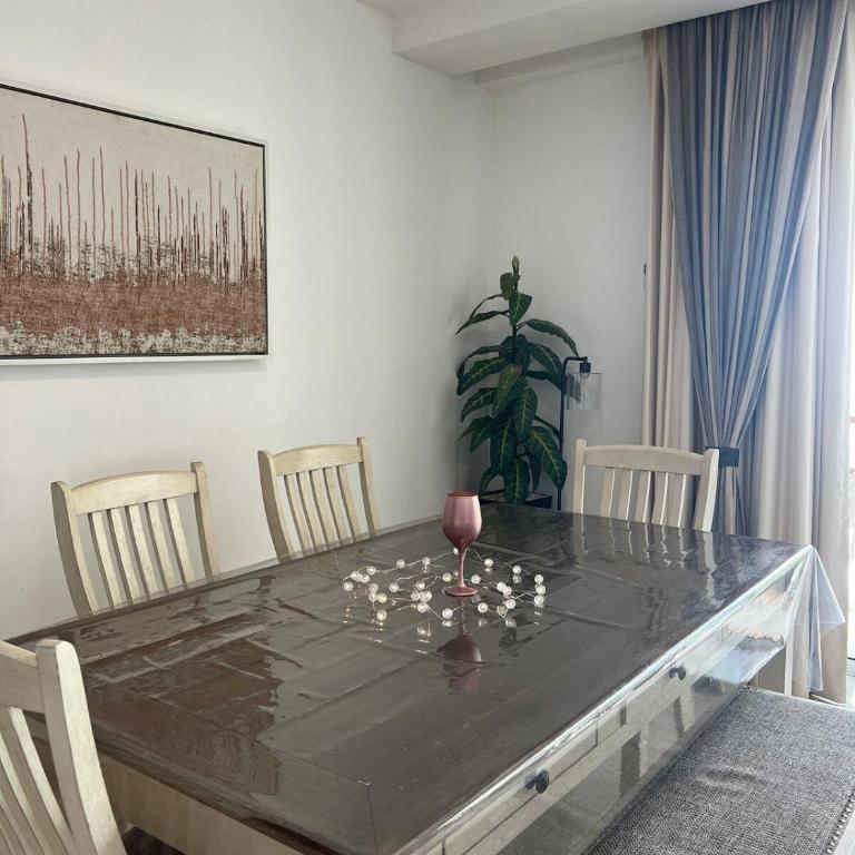 Quiet 3 bedrooms, 2 swimming pools, 5th Avenue, the sea is nearby! - Three-Bedroom Apartment - 12