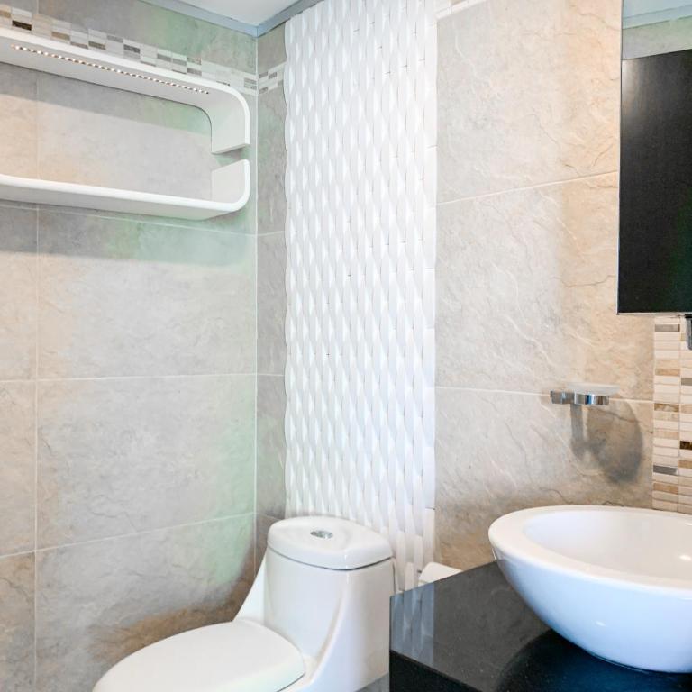 Departamento con Piscina, Jacuzzi y GYM - Two-Bedroom Apartment with River View - 45