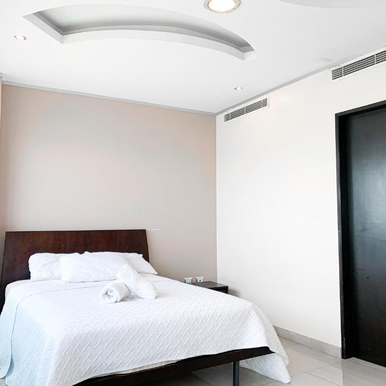 Departamento con Piscina, Jacuzzi y GYM - Two-Bedroom Apartment with River View - 13