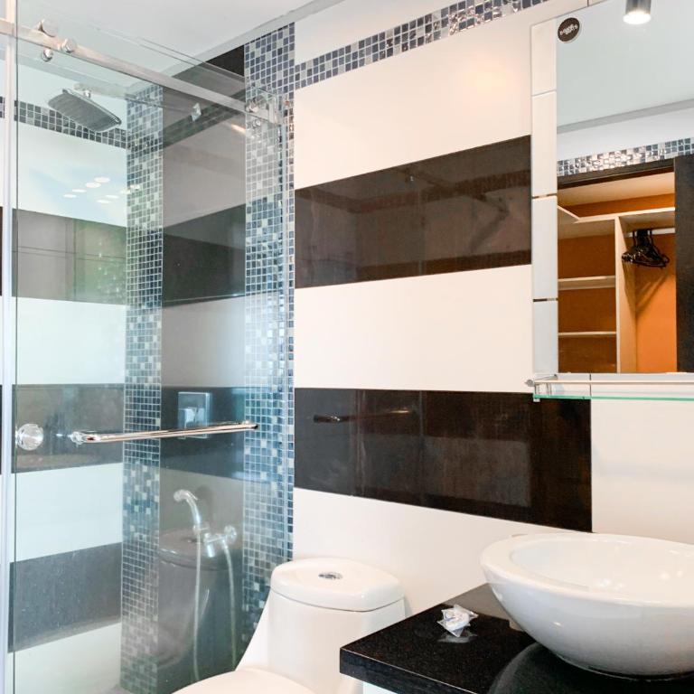 Departamento con Piscina, Jacuzzi y GYM - Two-Bedroom Apartment with River View - 40