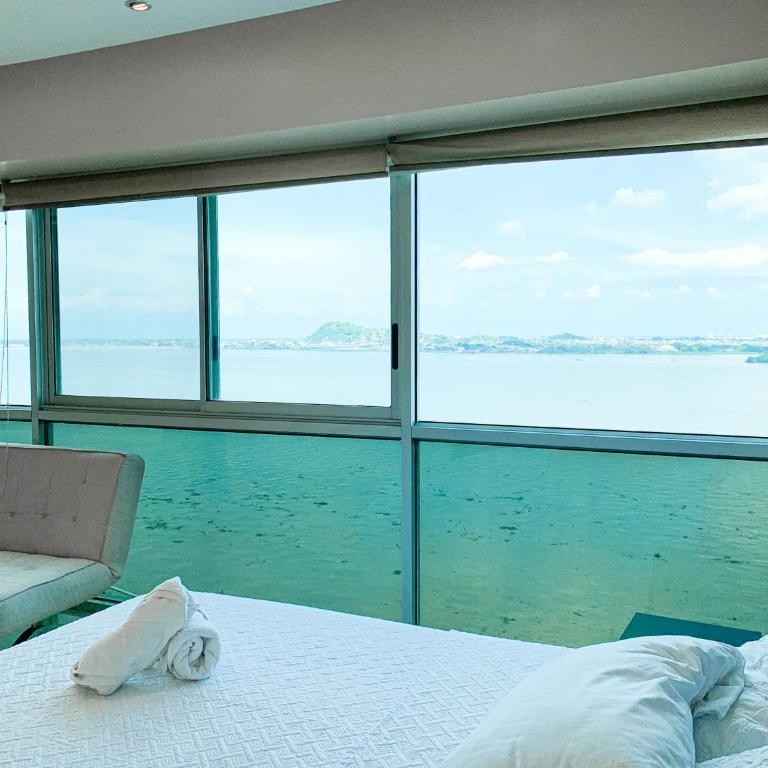Departamento con Piscina, Jacuzzi y GYM - Two-Bedroom Apartment with River View - 16