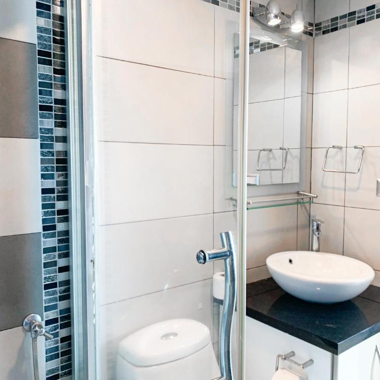 Departamento con Piscina, Jacuzzi y GYM - Two-Bedroom Apartment with River View - 43