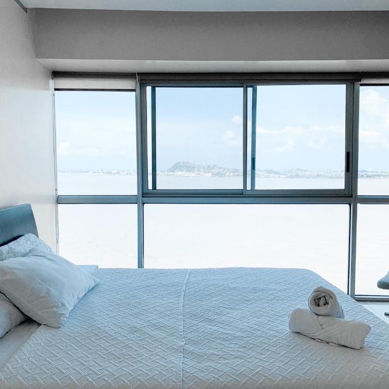 Departamento con Piscina, Jacuzzi y GYM - Two-Bedroom Apartment with River View - 12