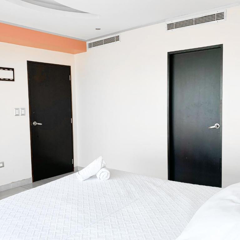 Departamento con Piscina, Jacuzzi y GYM - Two-Bedroom Apartment with River View - 21