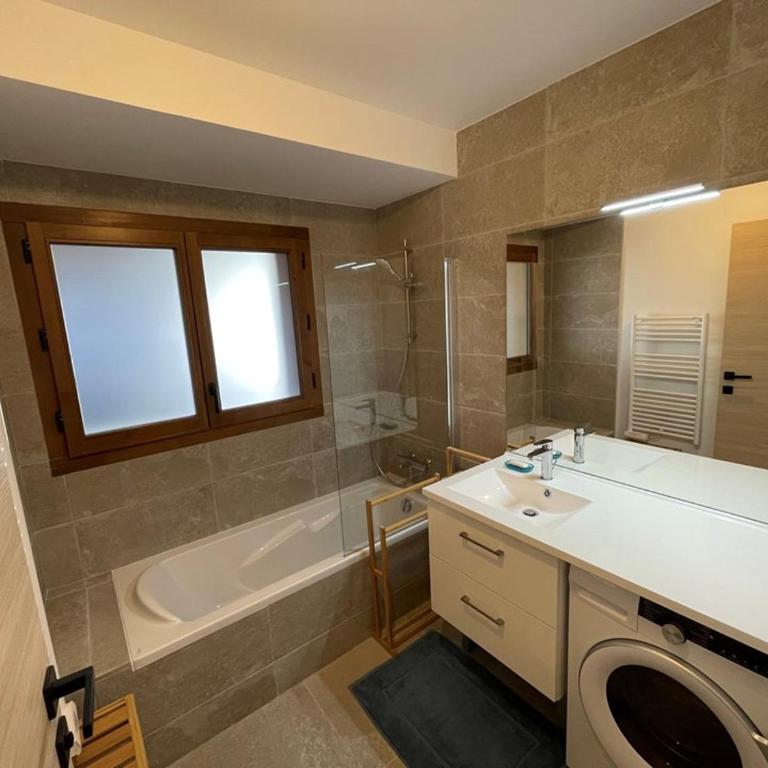 Appartement moderne 4 pers. avec terrasse sud - FR-1-733-165 - Appartement - 5