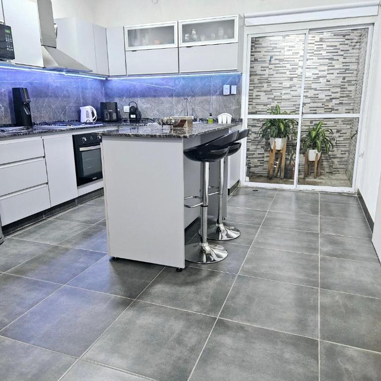 Casa Valle Viejo con Cochera Cubierta Gratis - Casa de 2 dormitorios - 1