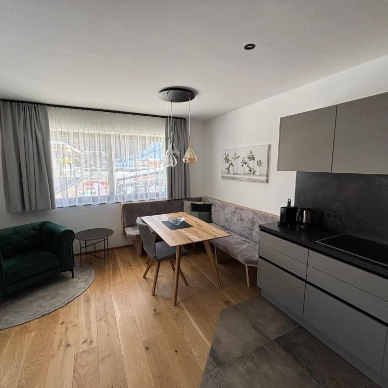 Haus St Anton - SKI IN-SKI OUT - Apartment - 11