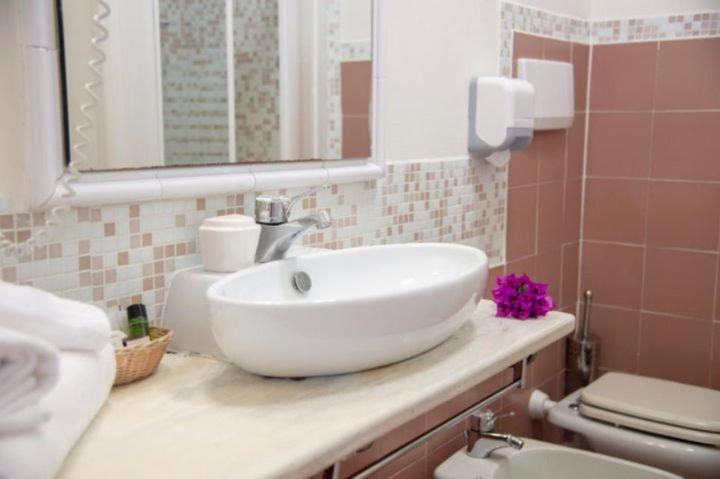 Hotel Palau - Camera Familiare - 2
