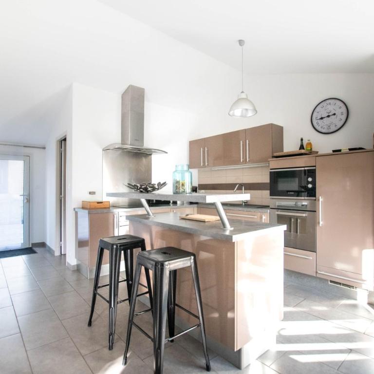 Villa Namibia - Jacuzzie - 500m Plage et Lac - Four-Bedroom House - 18