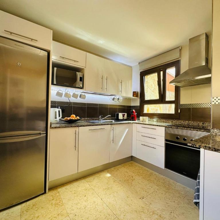 Sunset Beach 4 Bedroom Villa 200m to Beach+Fast WIFI - Villa - 13