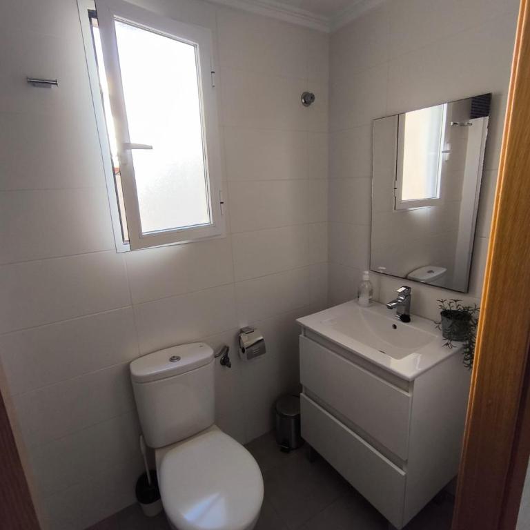 Piso a 3 minutos de la playa!! 6 personas - Three-Bedroom Apartment - 21