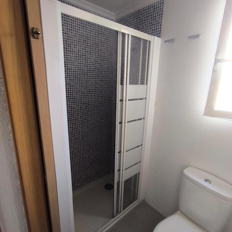 Piso a 3 minutos de la playa!! 6 personas - Three-Bedroom Apartment - 24