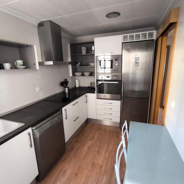 Piso a 3 minutos de la playa!! 6 personas - Three-Bedroom Apartment - 9