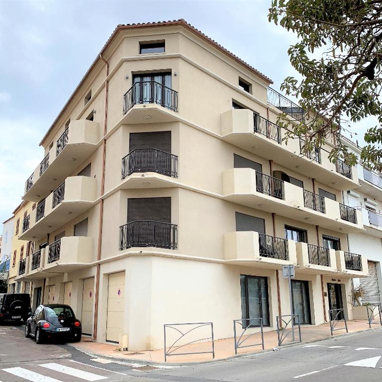 CALVI Centre ville Vue Mer au Calme - Two-Bedroom Apartment - 12