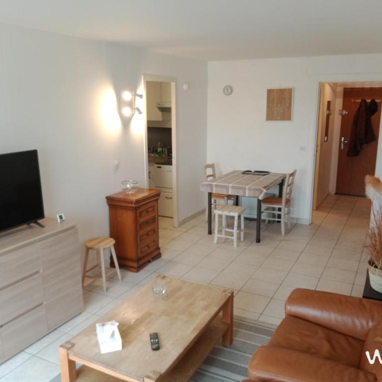 Appartement, Résidence Grand Pavois, 28 rue Anatole France, lumineux, plein centre, tout à pied, parking privé hauteur 1m80 max, ascenseur, arrivée autonome, - Apartment mit 1 Schlafzimmer - 2