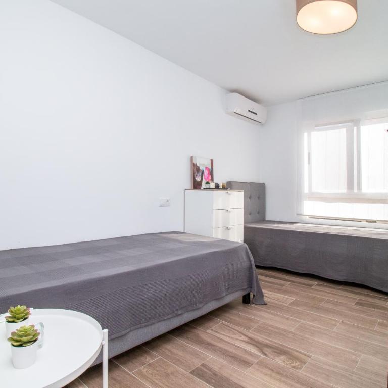 Espanatour VALENCIA 9 - Three-Bedroom Apartment - 10