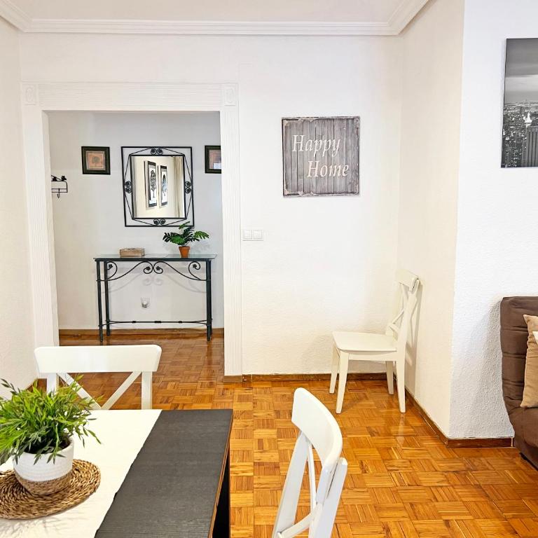 Encantador Muy Céntrico Terraza y AC - Two-Bedroom Apartment - 6
