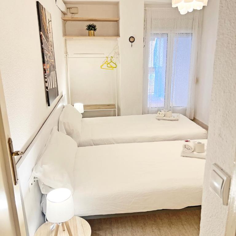 Encantador Muy Céntrico Terraza y AC - Two-Bedroom Apartment - 17